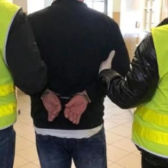 Policja zatrzymała 19-latka z Białej Piskiej za brutalne pobicie metalową rurką