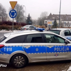 Pod prąd, przez pasy i na chodnik – 71-latek zaskoczył wszystkich!