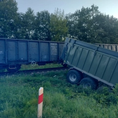 O włos od tragedii na przejeździe kolejowym! 